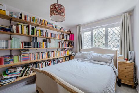 18 Limetree Close, London, SW2 3EN
