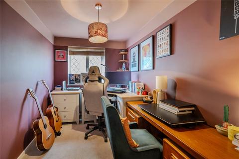 18 Limetree Close, London, SW2 3EN