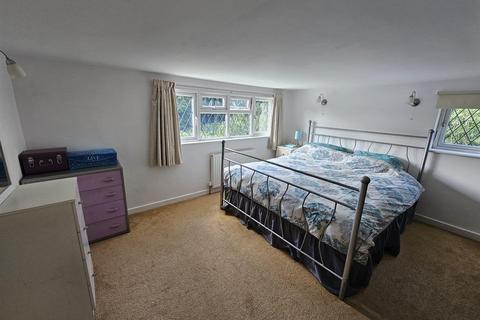 4 bedroom detached house for sale, Church Street, Swindon SN3