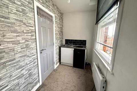 Studio to rent, St. Peters Street, Derby