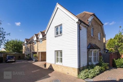 4 bedroom detached house for sale, Bokhara Close, Colchester, Essex