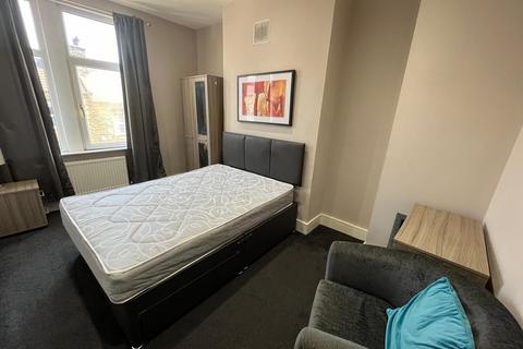 1 bedroom in a house share to rent, Leeds LS13