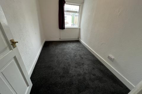 4 bedroom terraced house to rent, Roman Road, London E6