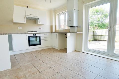 3 bedroom end of terrace house to rent, Dart Close, St. Ives