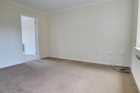 3 bedroom end of terrace house to rent, Dart Close, St. Ives