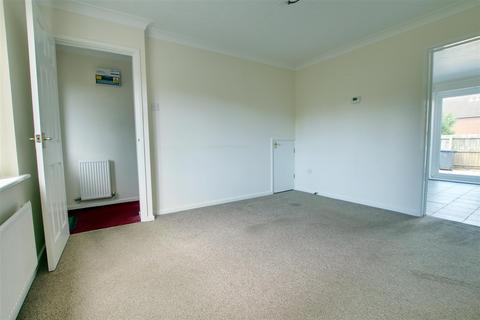 3 bedroom end of terrace house to rent, Dart Close, St. Ives