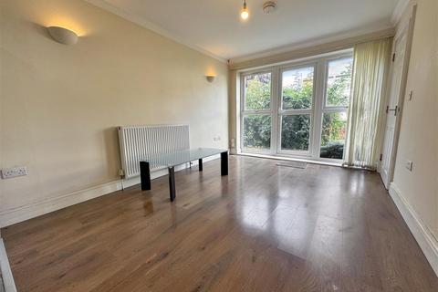 Flat A, 31 Whitton Dene, Whitton, Hounslow, TW3 2JN