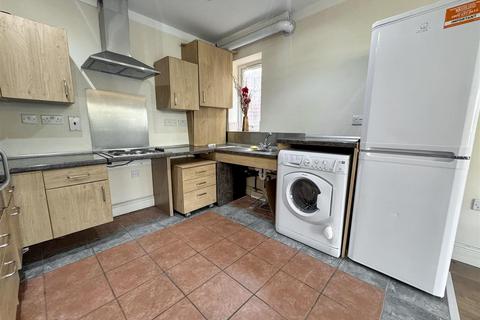 Flat A, 31 Whitton Dene, Whitton, Hounslow, TW3 2JN