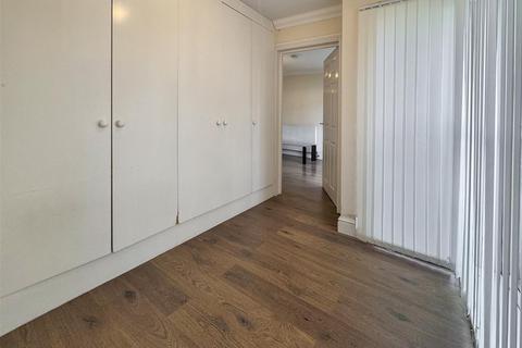 Flat A, 31 Whitton Dene, Whitton, Hounslow, TW3 2JN
