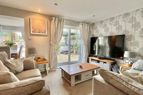 73 Grasmere Gardens, Folkestone, CT19 5JL