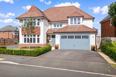 4 bedroom detached house for sale, Lodge Park Drive, Evesham WR11