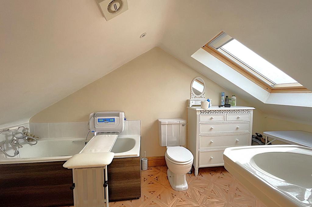 En-Suite Bathroom