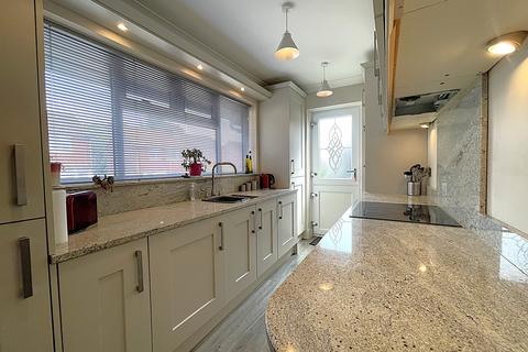 undefined, Park Vale, Kennington, TN24 9NH