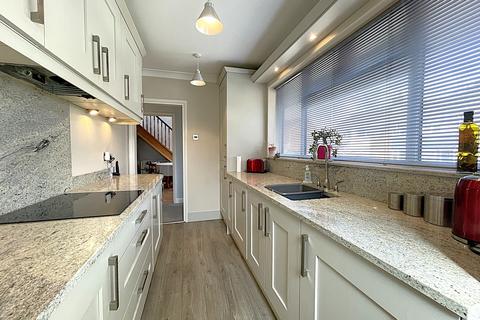 undefined, Park Vale, Kennington, TN24 9NH