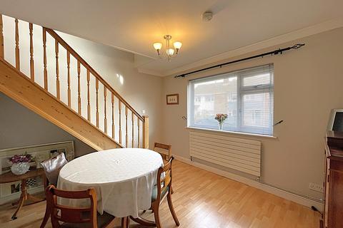 undefined, Park Vale, Kennington, TN24 9NH