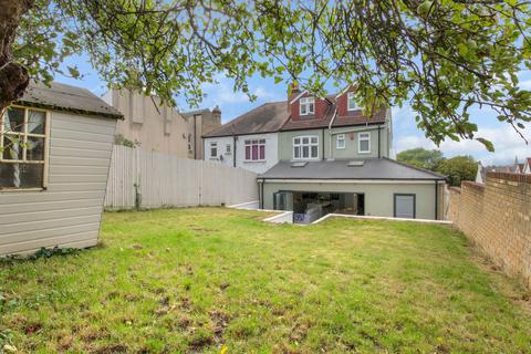 4 bedroom semi-detached house for sale, Deerhurst Road, London SW16