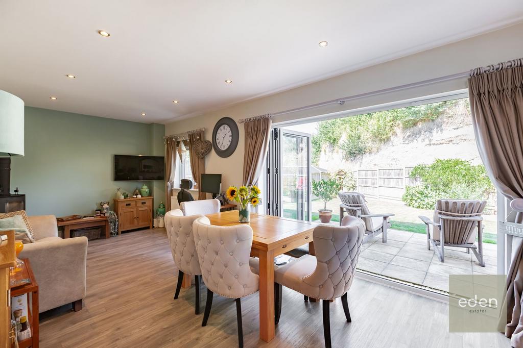 Family / Dining area