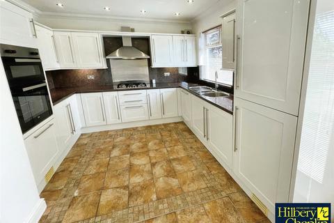 4 bedroom bungalow for sale, Bedford Gardens, Hornchurch, RM12