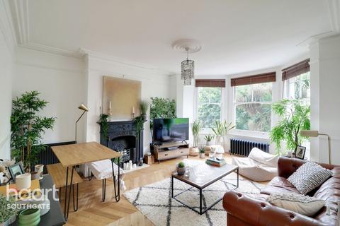 3 bedroom apartment for sale, Conway Road, London