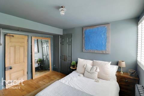 3 bedroom apartment for sale, Conway Road, London