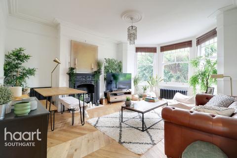 3 bedroom apartment for sale, Conway Road, London