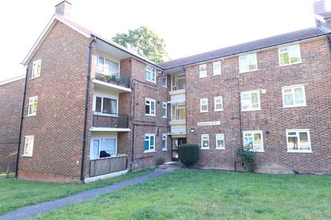 3 bedroom flat to rent, Sheenwood, Sydenham