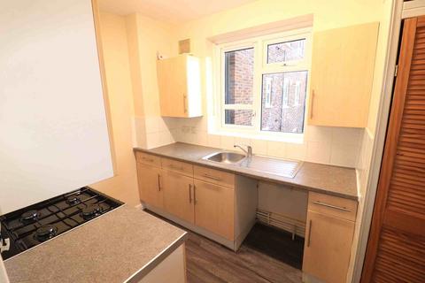 3 bedroom flat to rent, Sheenwood, Sydenham