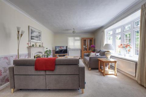 3 bedroom detached house for sale, Salvington Crescent, Bexhill-On-Sea