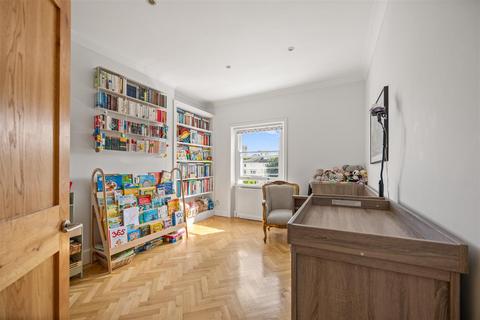 43d Belsize Square, London, NW3 4HN