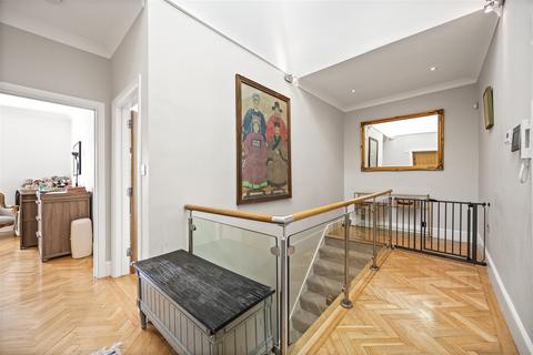 43d Belsize Square, London, NW3 4HN