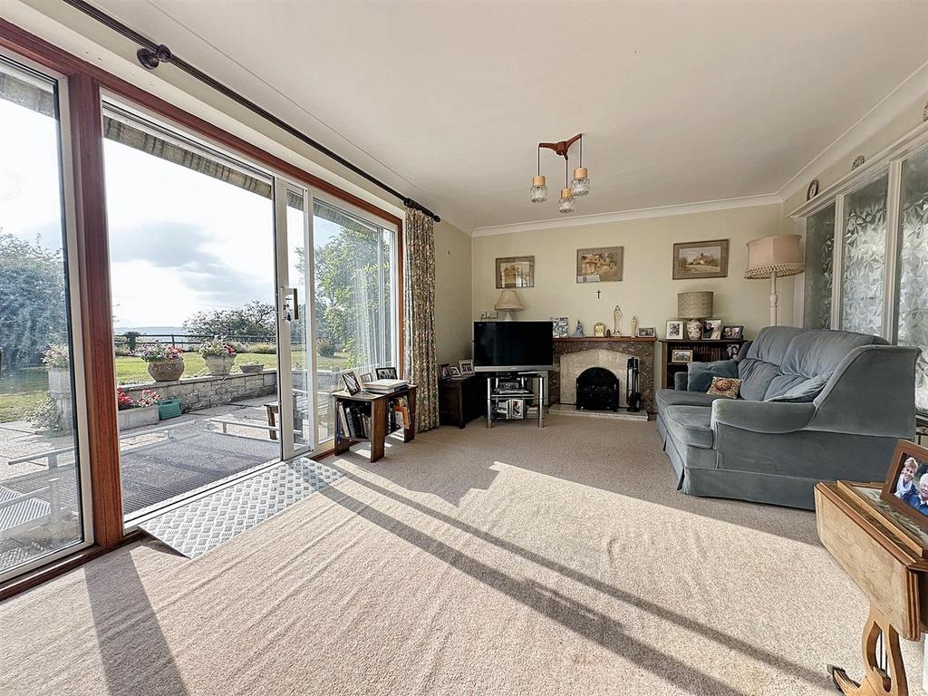 Sitting Room/Dining Room