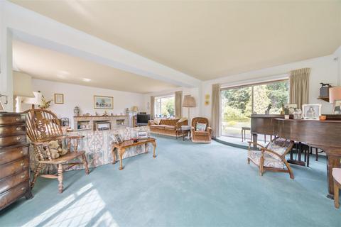 5 bedroom detached house for sale, Park Corner Drive, East Horsley