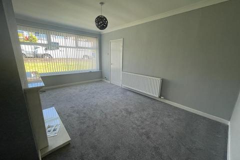 3 bedroom semi-detached house to rent, Lowfield Avenue, Ashton,