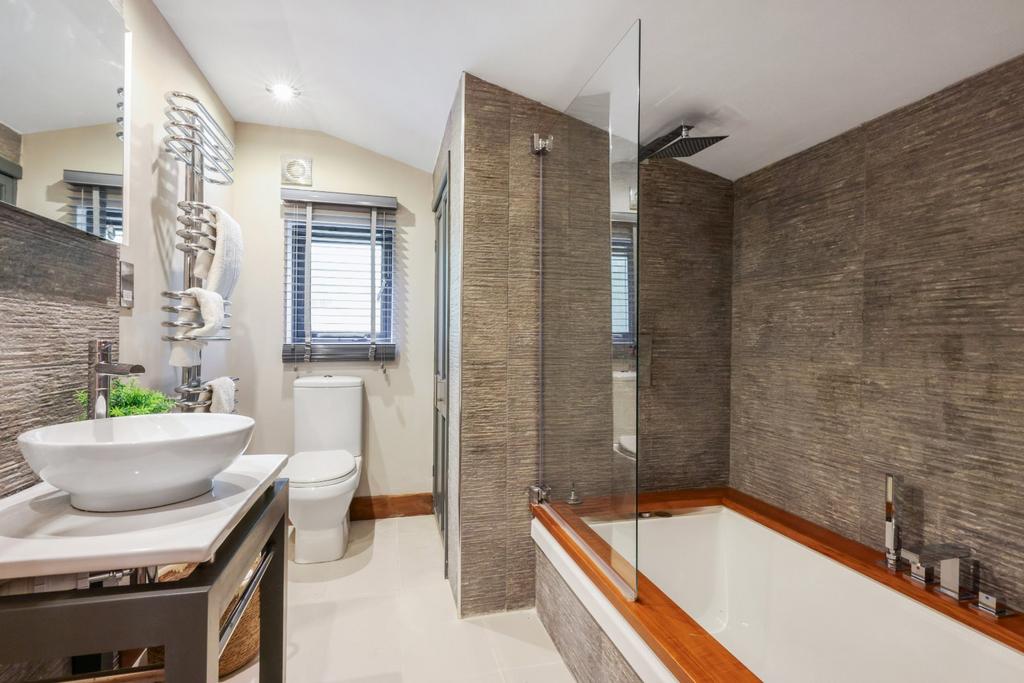 Lodge Bathroom