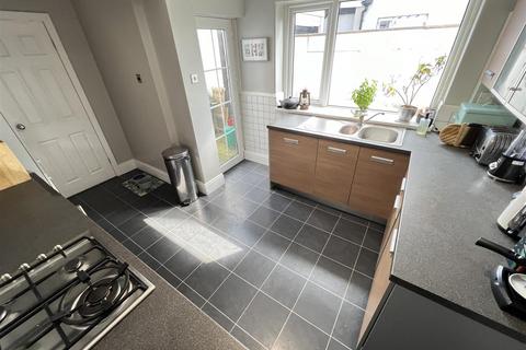 7 Dee Park Road, Wirral, CH60 3RG