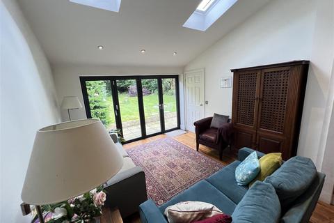 7 Dee Park Road, Wirral, CH60 3RG