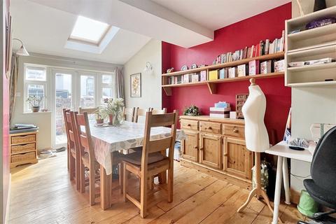 4 bedroom end of terrace house for sale, St Denys