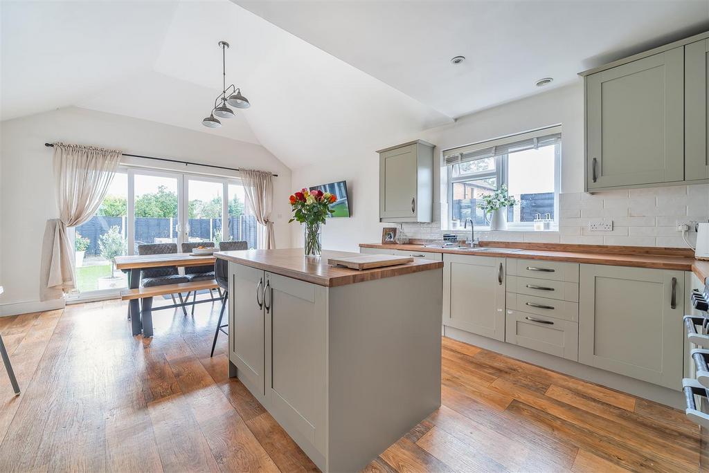 Kitchen / Dining Room