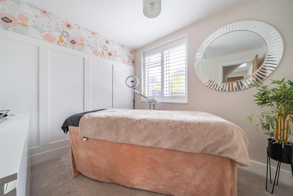 Bedroom 5 / Study