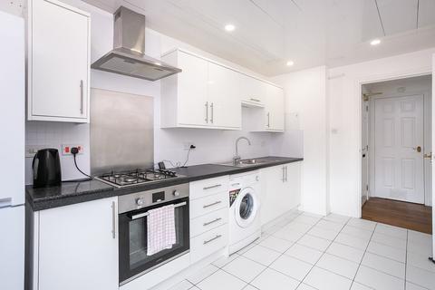 205/4 Duddingston Park South, Edinburgh, EH15 3EJ