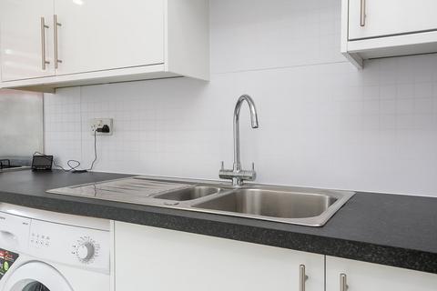 205/4 Duddingston Park South, Edinburgh, EH15 3EJ