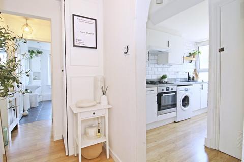 Flat 5, 44 The Avenue, Beckenham, BR3 5ER