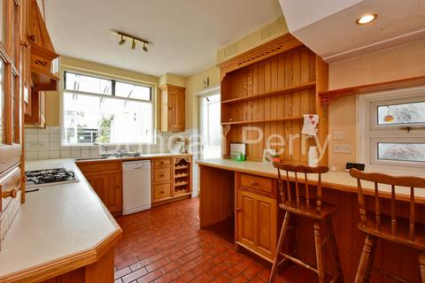 81 Cuffley Hill, Goffs Oak, Waltham Cross, EN7 5HB