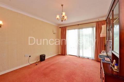 81 Cuffley Hill, Goffs Oak, Waltham Cross, EN7 5HB