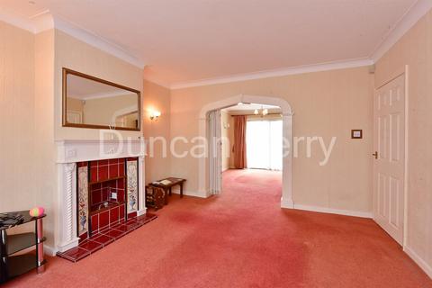 81 Cuffley Hill, Goffs Oak, Waltham Cross, EN7 5HB