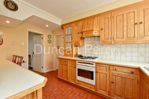 81 Cuffley Hill, Goffs Oak, Waltham Cross, EN7 5HB