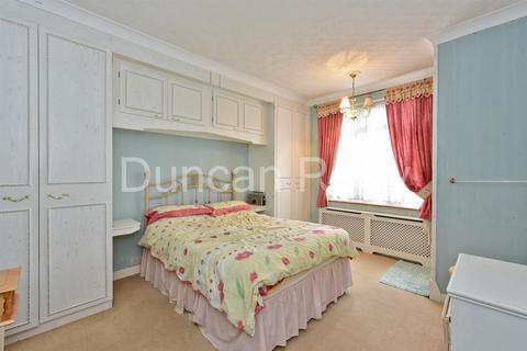 81 Cuffley Hill, Goffs Oak, Waltham Cross, EN7 5HB
