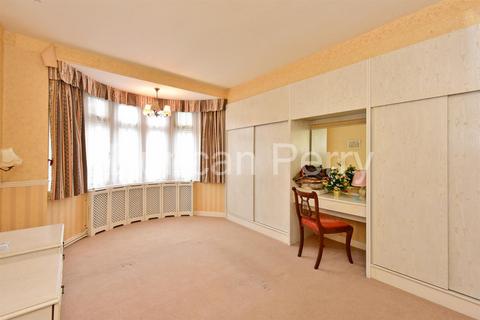 81 Cuffley Hill, Goffs Oak, Waltham Cross, EN7 5HB