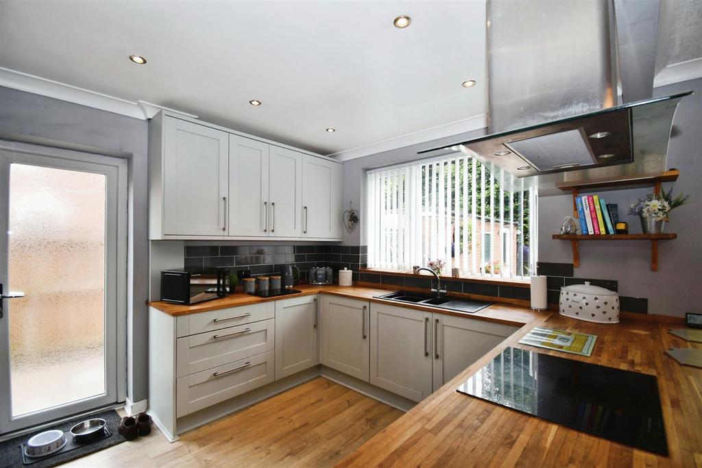 Kitchen / dining room