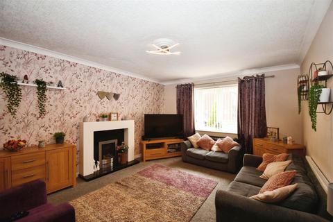 3 bedroom semi-detached house for sale, Churchill Avenue, Cottingham